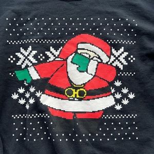 🎅 Santa Dabbin 🎄⛷️
🔺Crewneck Sweatshirt 
▫️T.R.U. - 2 Chainz Official